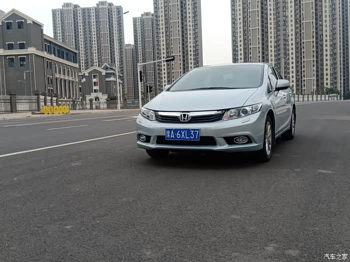 这辆9代思域18自动豪华雪铂银现在能卖多少钱