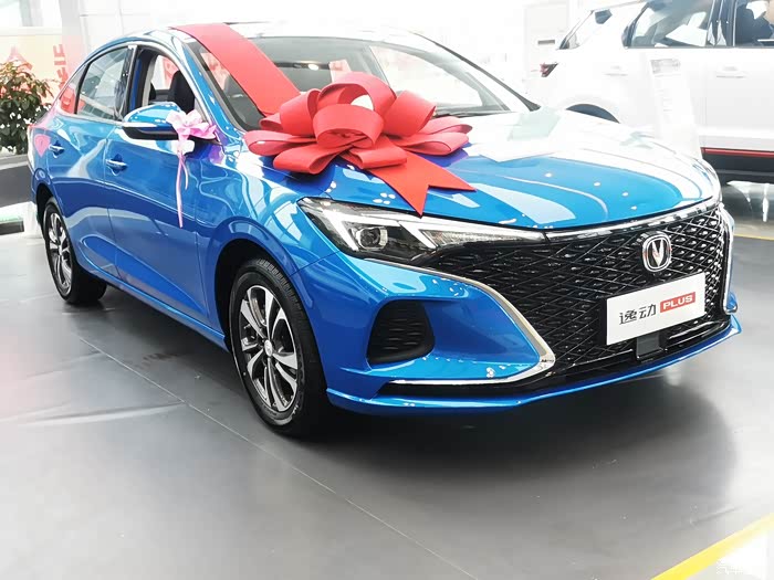 赏析帅气迷人,造型时尚的蓝色逸动plus蓝鲸版