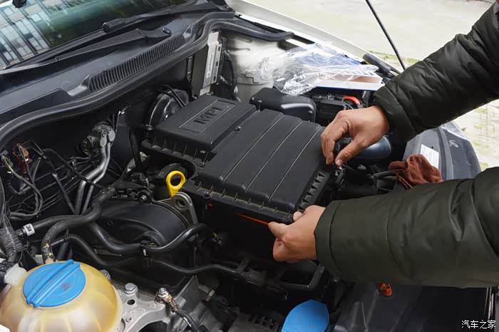 全民用车记一把螺丝刀十五分钟轻松更换polo空气滤芯