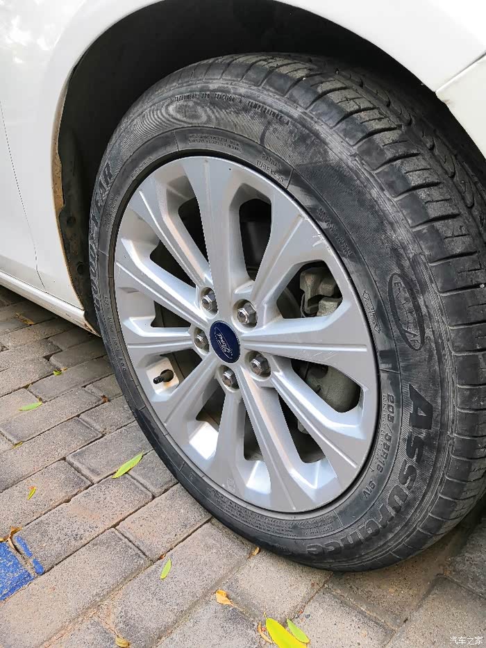福睿斯的轮毂,很大气.