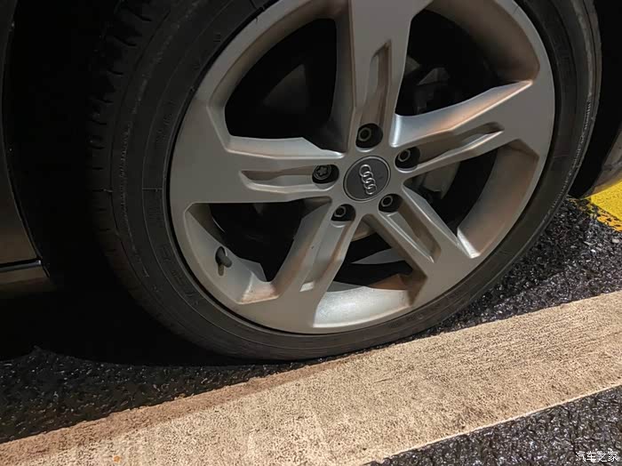 【图】开了3个月不到,过坑爆胎了_奥迪a3论坛_汽车之家论坛