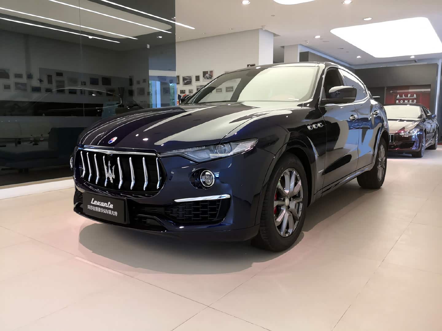 玛莎拉蒂豪华 suv levante 红色杰尼亚内饰