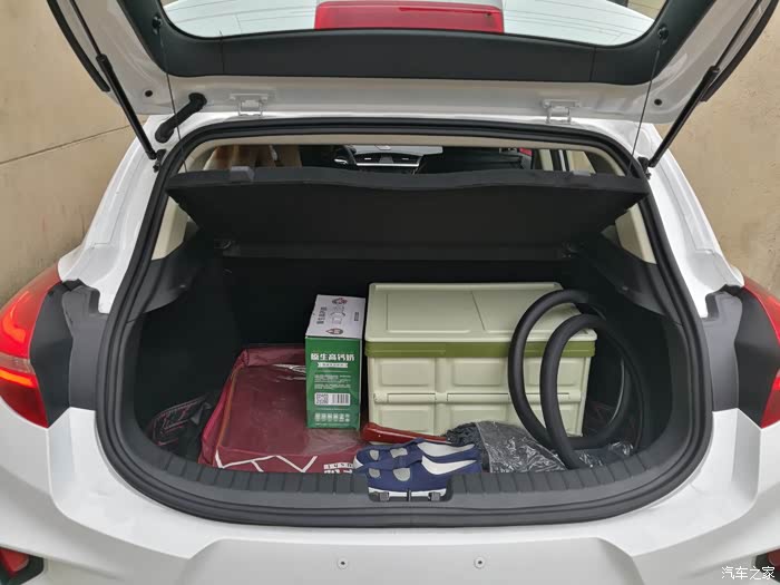 想入手帝豪gs各位感觉后备箱够用吗