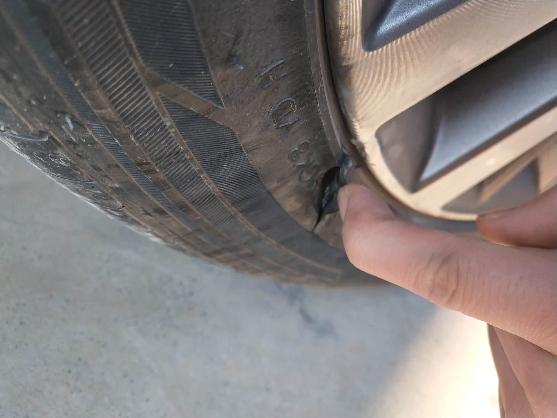 轮胎问题,帮看一下