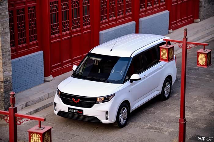 五菱宏光plus,多座椅布局 双动力系统