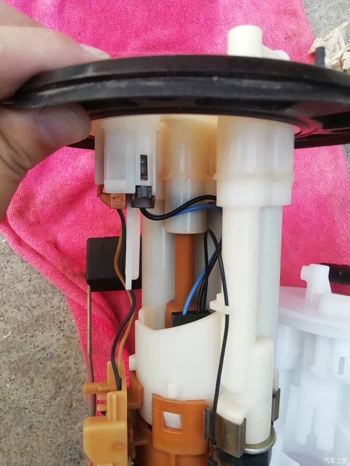 七代雅阁更换汽油滤芯