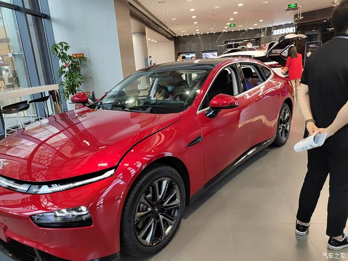 【图】有提红色p7的没,谢谢发几张实车的照片_小鹏p7论坛_汽车之家