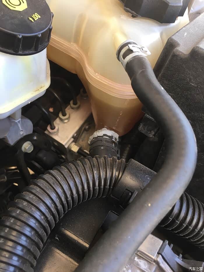 15君威1.6请问大家防冻液刚加没几天就变色了什么原因?