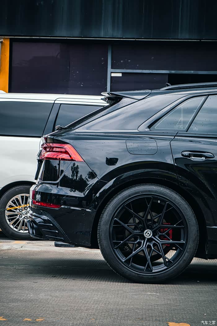 奥迪q8安装22寸hre正品轮毂