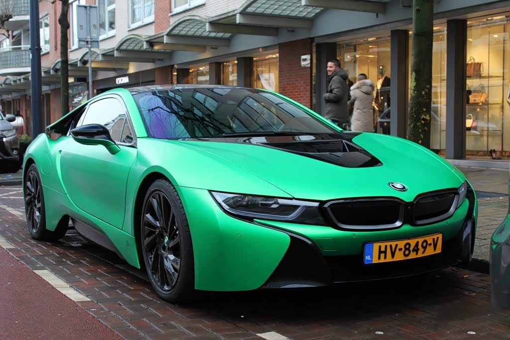哑光绿宝马bmw i8 春天的感觉.