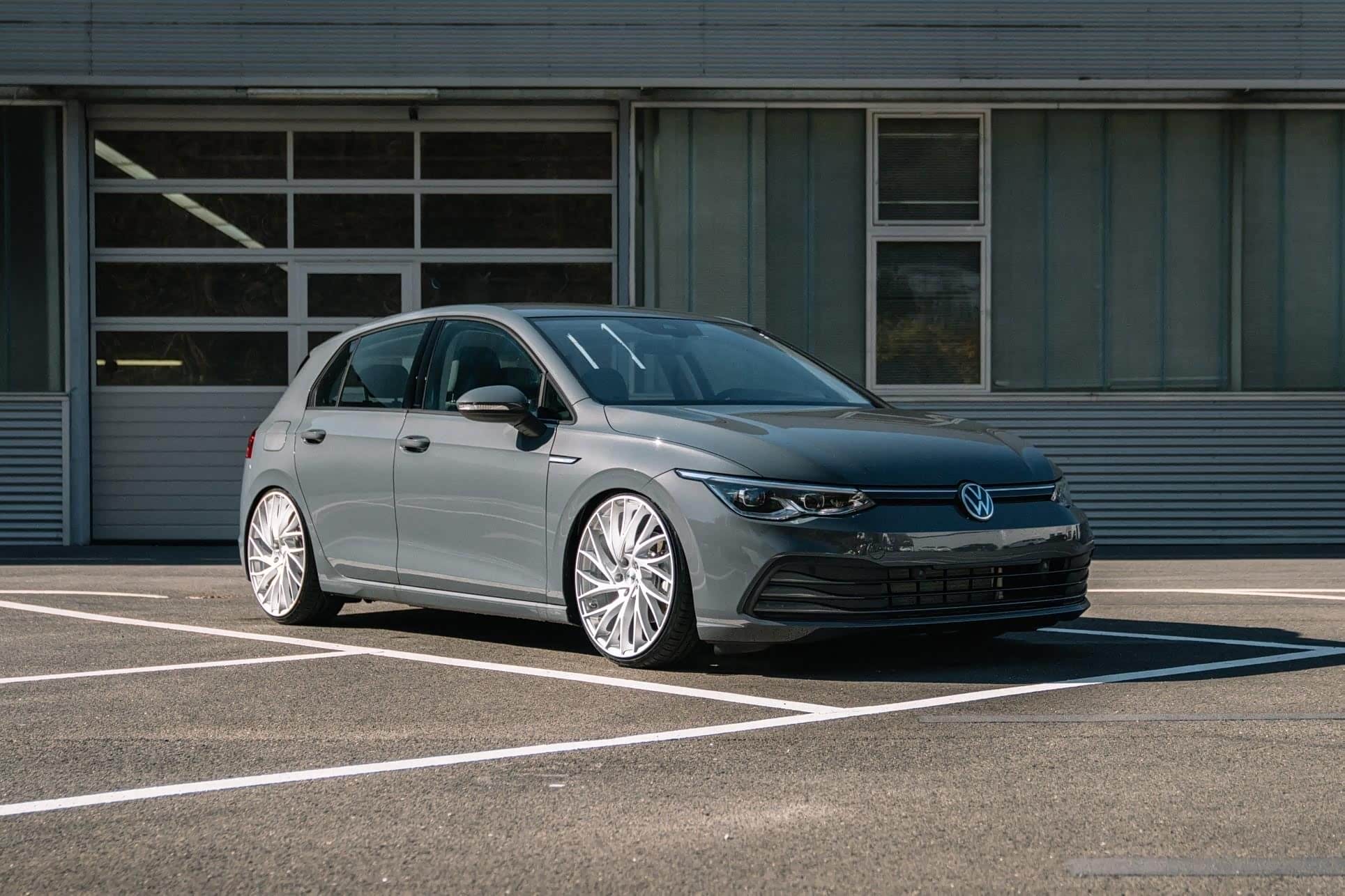 全新一代高尔夫水泥灰色太美