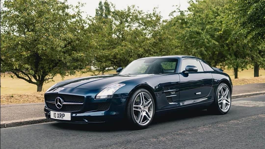 奔驰sls amg,鸥翼门就是耍帅的资本!