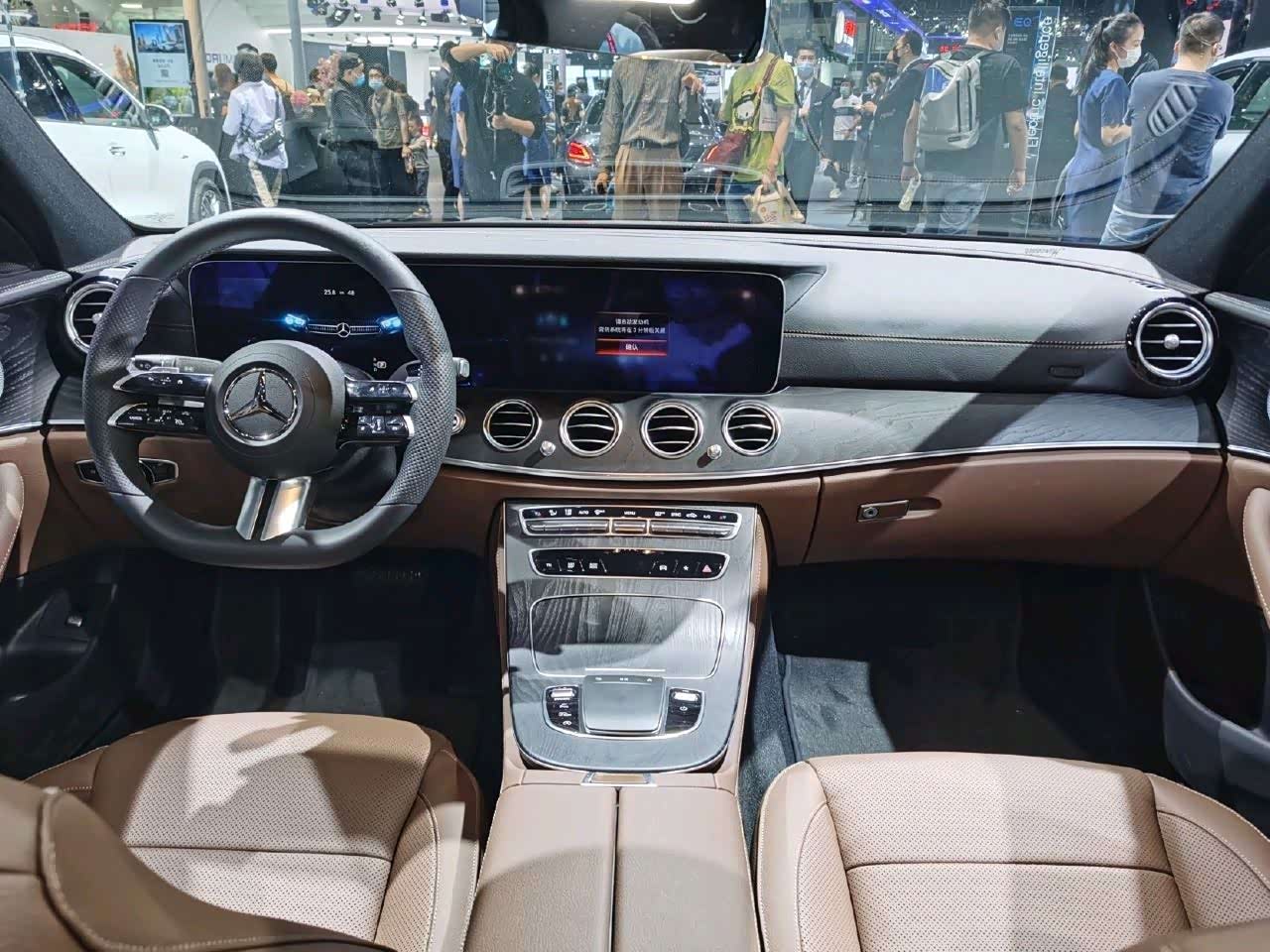 奔驰的e350无论外观还是内饰低调而又奢华