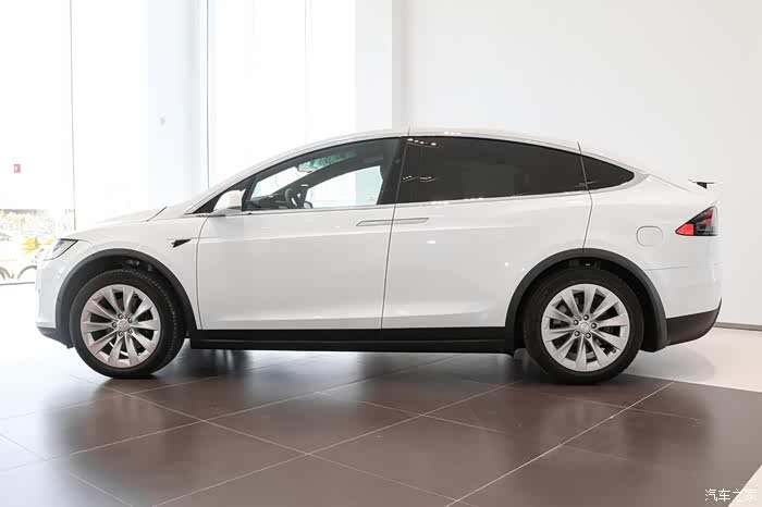 配"会跳舞"的鸥翼门,造型拉风,特斯拉旗舰suv