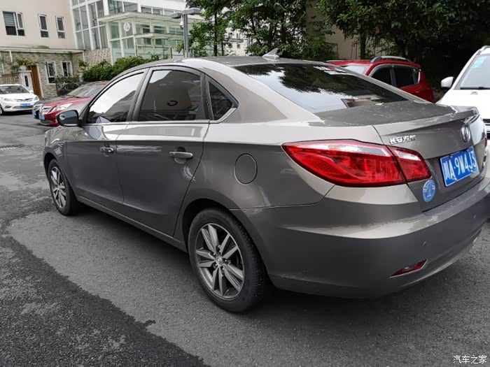 【四川长安】银色逸动外观特写