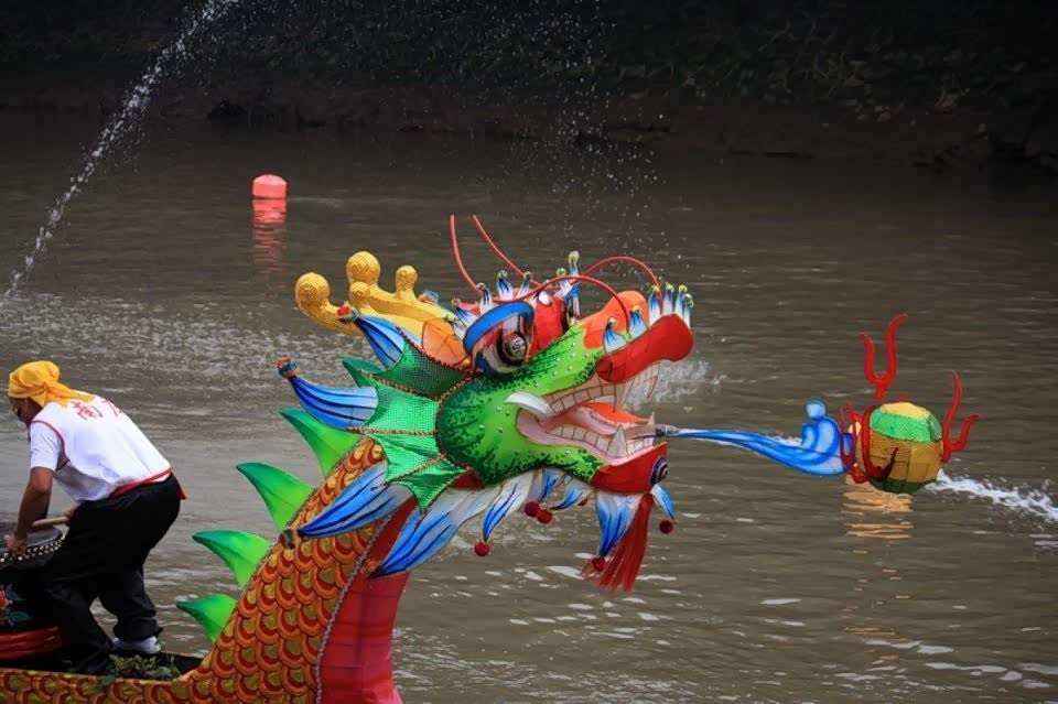 赛龙舟,端午节的主要习俗.