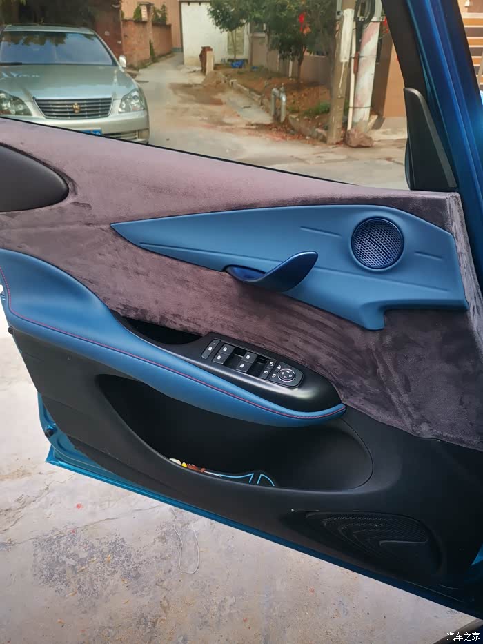 手感舒适海豚车门包翻毛皮