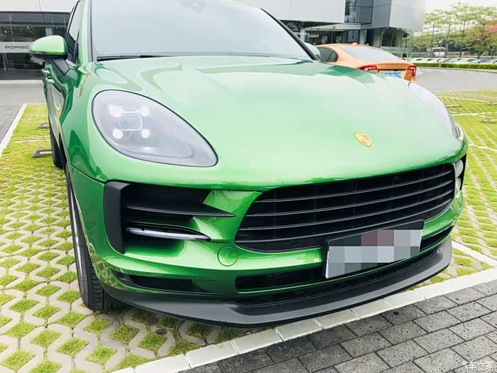 提炫酷曼巴金新macan驾乘体验作业