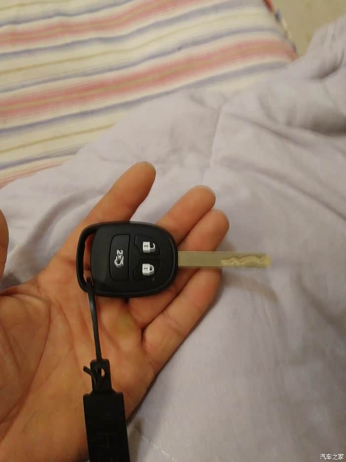提车3天头上就把钥匙丢啦!就剩一把备用的了