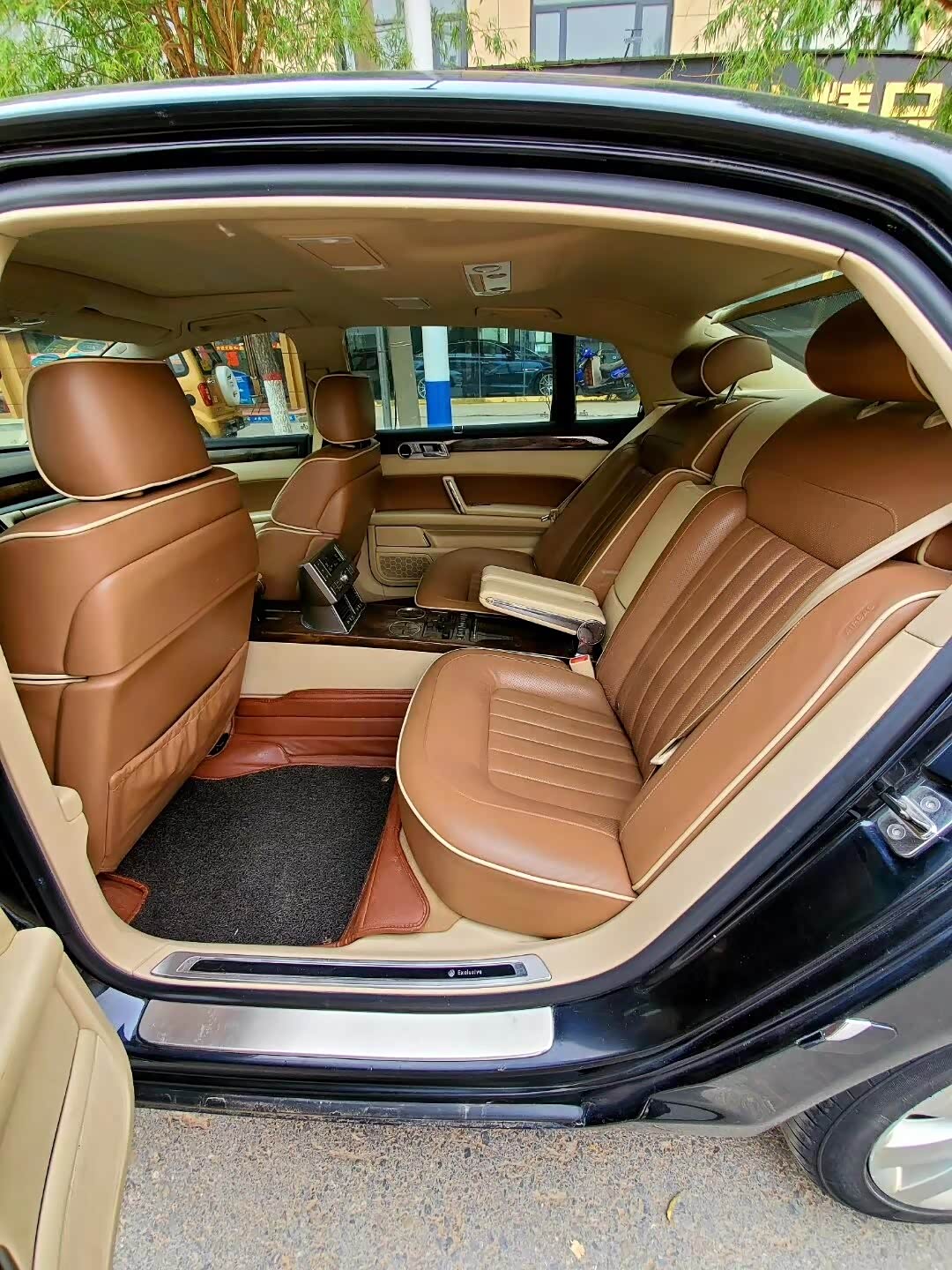 街拍低调的奢华大众辉腾