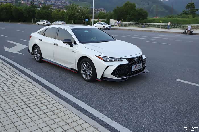 丰田亚洲龙白色加trd套件这才是trd套件