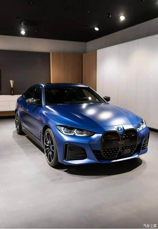 这辆磨砂波尔蒂芒蓝色的i4太帅了吧