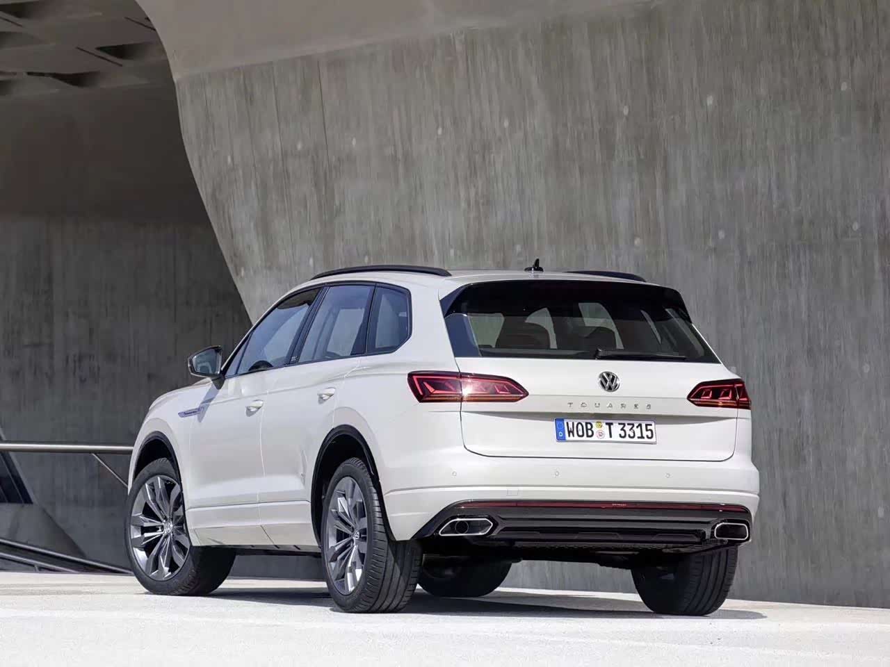 图 2020款的途锐,黑武士和白金刚非常的漂亮.