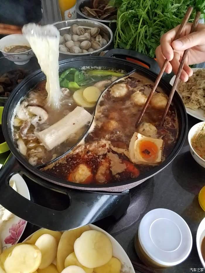 欢乐周末家中小聚吃火锅