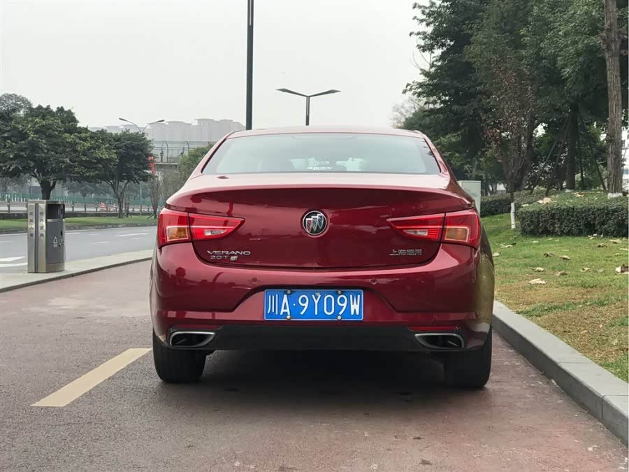 别克威朗,稍不注意我就认成英朗了!