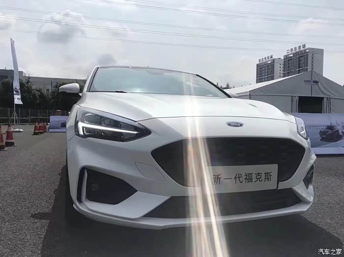 全新一代2019福克斯白色STline