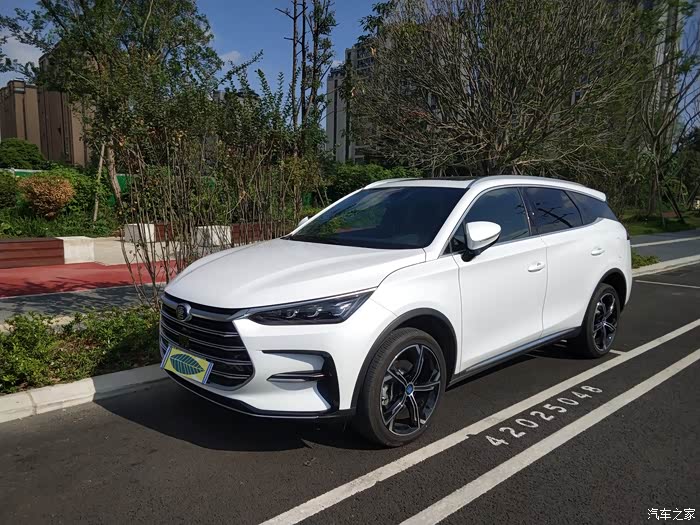 时尚漂亮的比亚迪唐