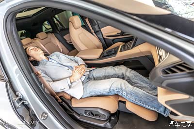 女王副驾第个功能座椅160°靠背角度调整还有电动腿托脚托有点头等舱