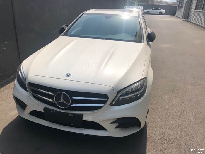 奔驰c260选北极白还是钻石白