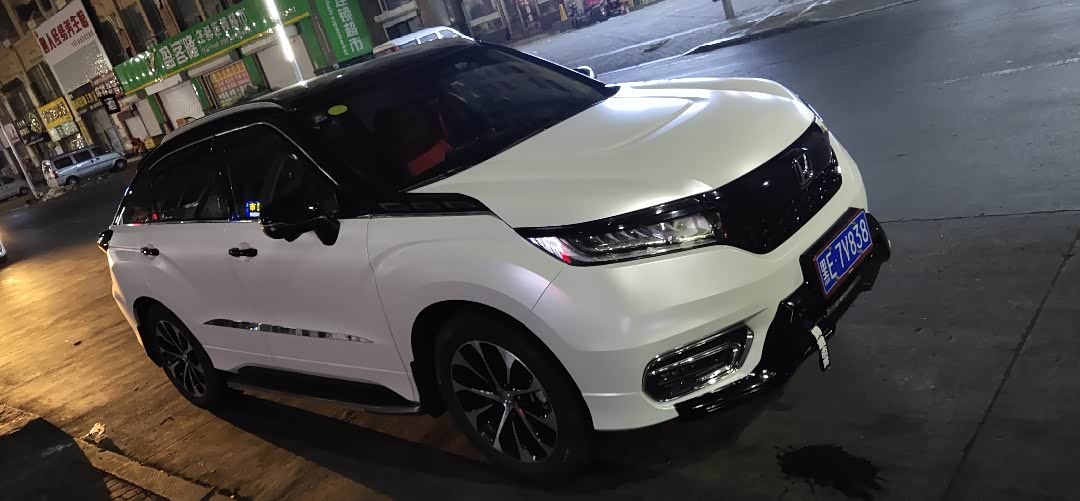 冠道两年了全车电光金属白
