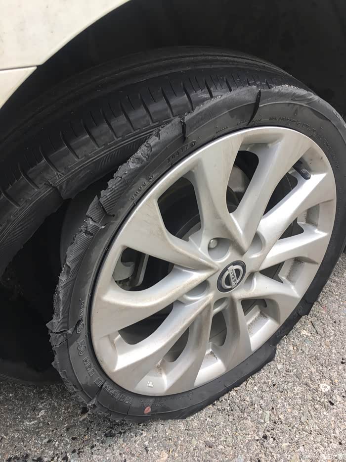 轩逸轮胎全是小口