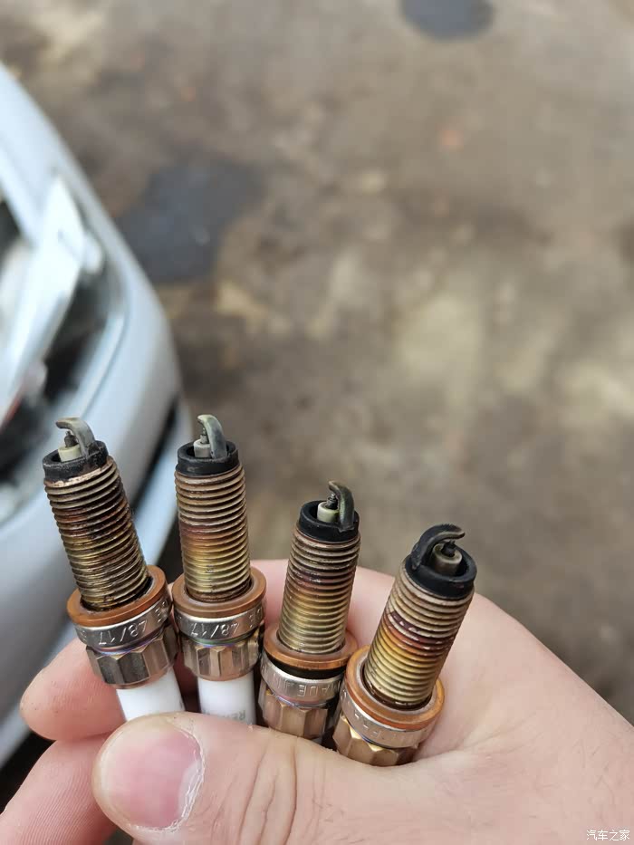 3年6万公里的宝马三系原厂火花塞这是啥牌子的