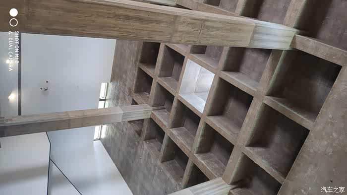 经典的井字梁,中间有一个采光天井