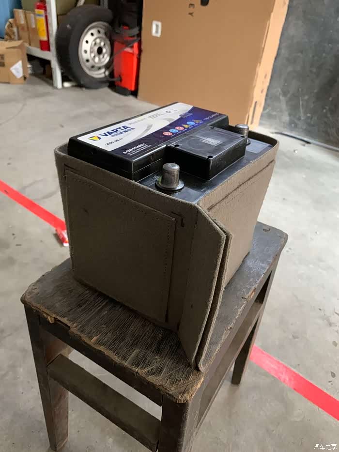 换新电瓶后给电瓶延寿保护手工纯打造电瓶保温套