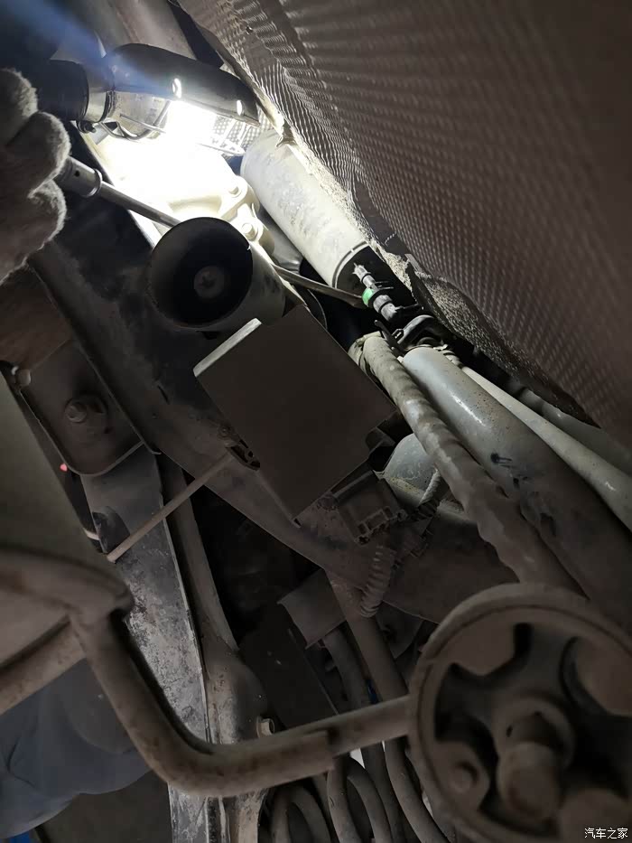 13款福特翼虎2.0四驱更换碳罐方法
