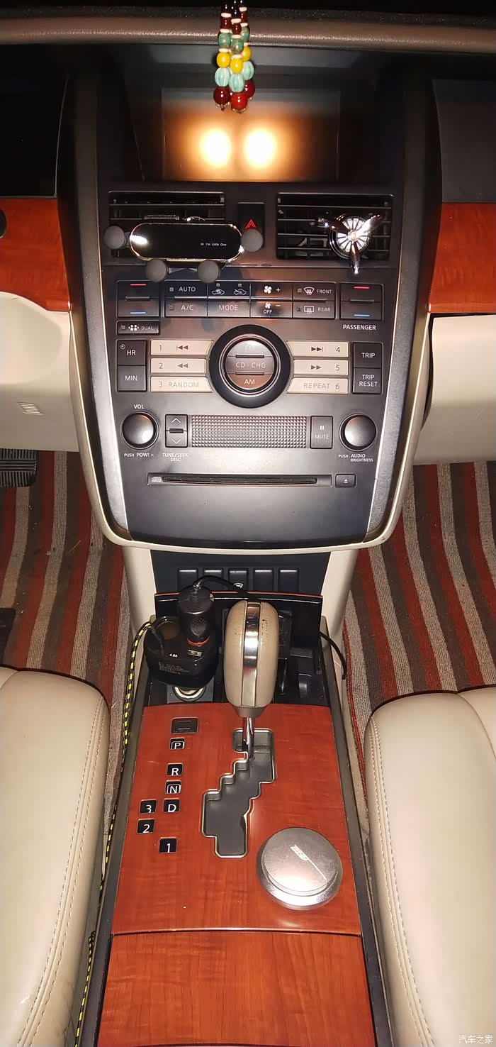 情怀车05款日产天籁15年的车龄依然从容的走在路上