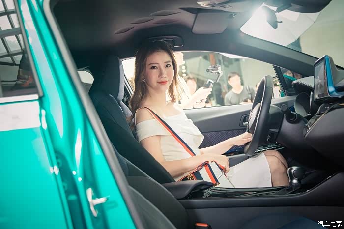 巧遇c-hr潮拍大赛,解锁摄影新"姿势"!