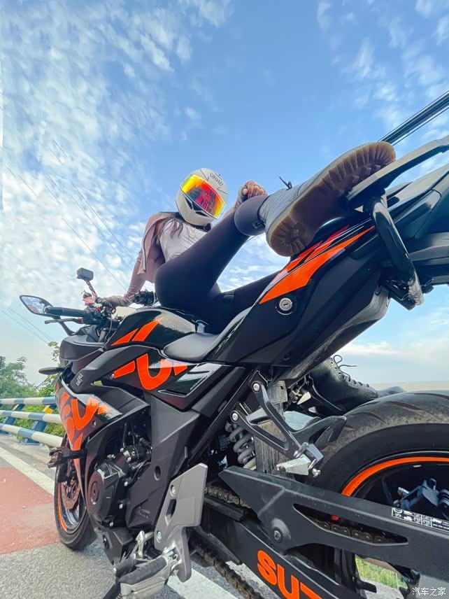 我是女骑新手女骑闭眼入的仿赛车型铃木gsx250r