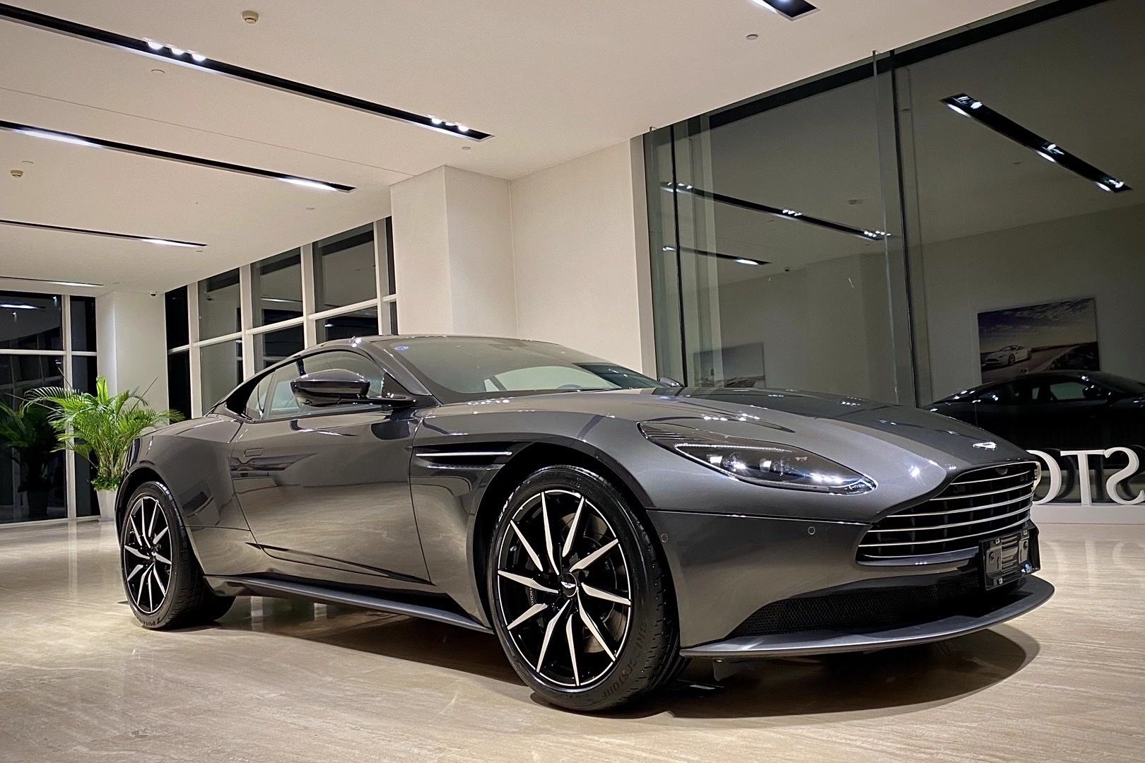 阿斯頓馬丁 db11 v8 coupe