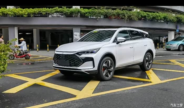 求2022唐dmp白色实车照片