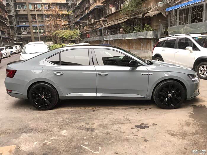 有贴改色膜的速派不