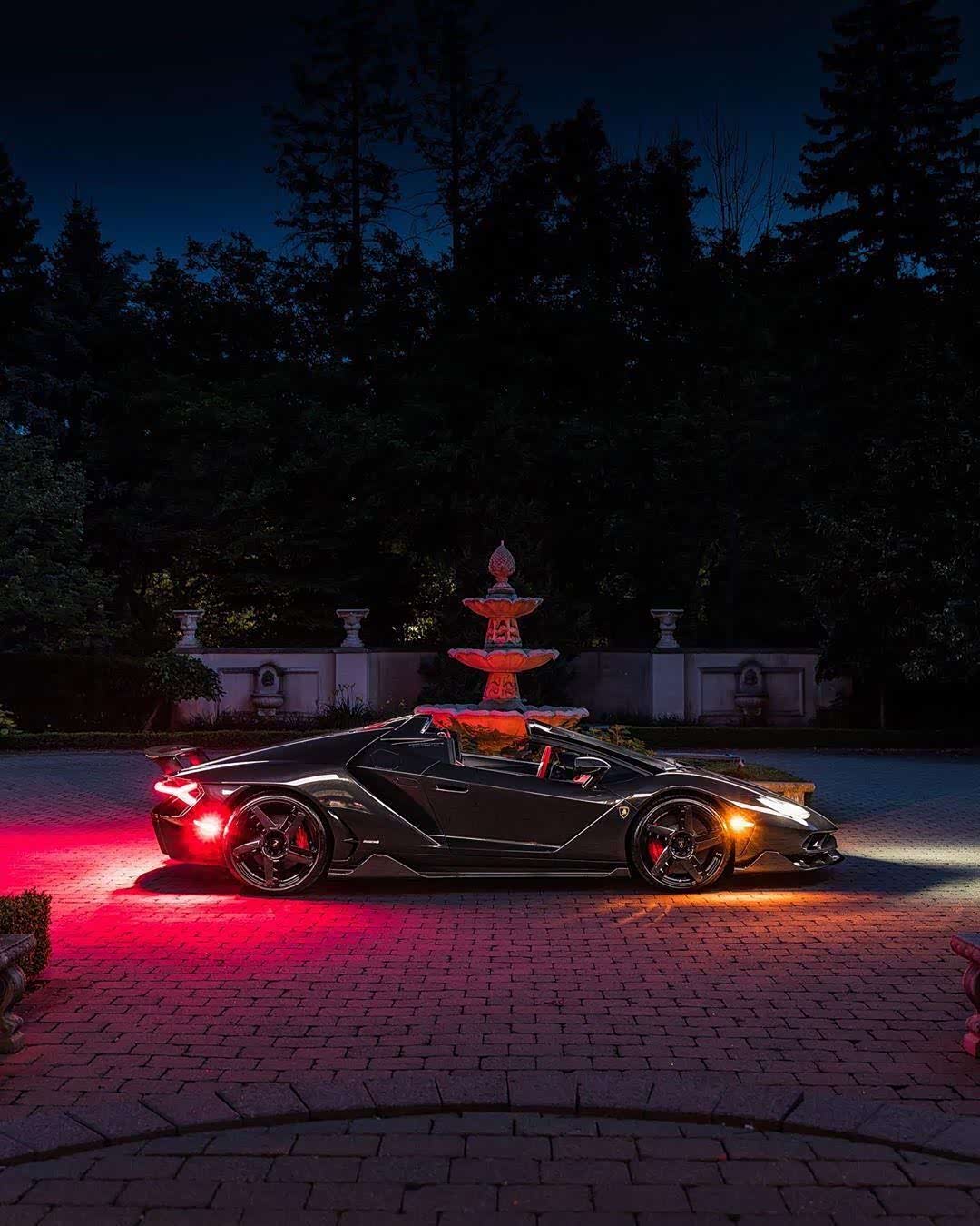 暗夜中的兰博基尼大牛敞篷版,真帅啊