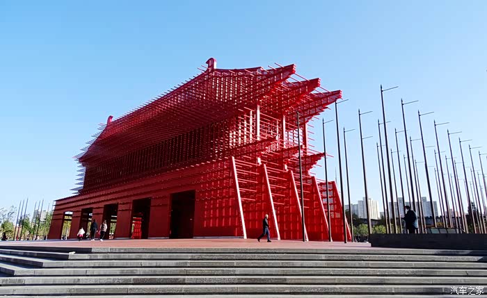 舞出青藏高原的风采西安明德门下闪耀出一道靓丽的风景线