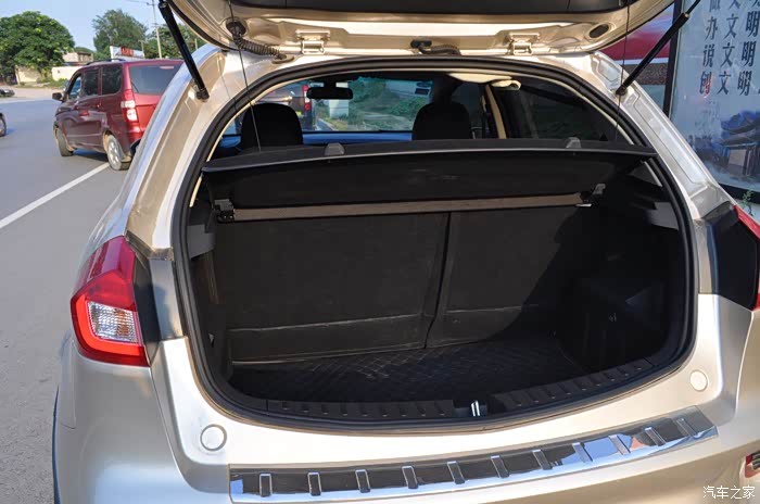 一会儿就要用到后备箱,空间够用