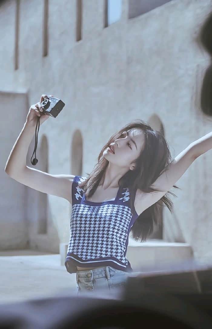 穿上西装的帅气小姐姐能吸引你吗