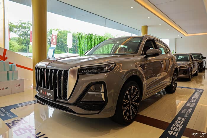 新红旗hs5b级豪华suv强者当红旗开得胜全新红旗hs5体验记